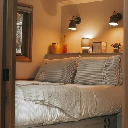 Shepherds Hut * Wigton