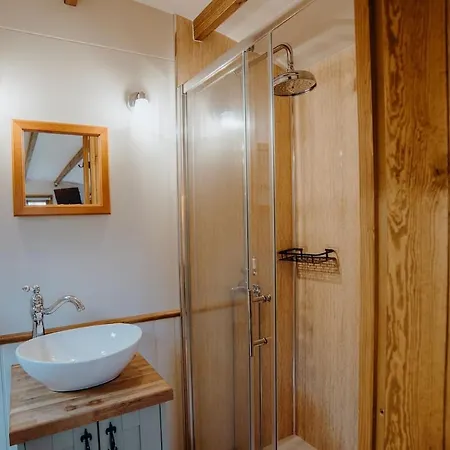 Shepherds Hut Apartment Wigton