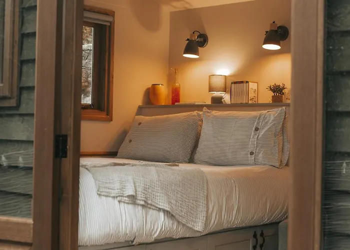 Shepherds Hut * Wigton