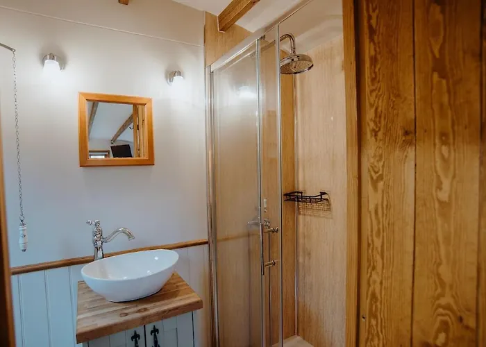 Shepherds Hut Apartment Wigton